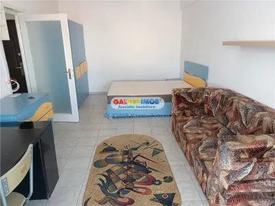Romana Magheru garsoniera de inchiriat, mobilata, centrala de bloc - Bucuresti