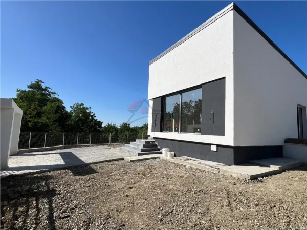 Casă 4 camere Miroslava - poza 17