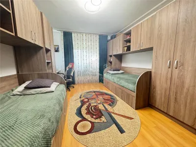 Apartament decomandat cu 2 camere in Vasile Aaron - foto 3