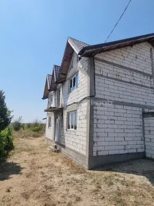 Casa Parter+etaj 1  si mansarda- NANOV  - teren 2500 mp - Nanov
