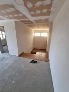 Casa Parter+etaj 1  si mansarda- NANOV  - teren 2500 mp - foto 13