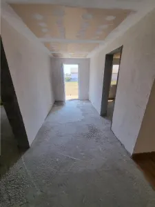Casa Parter+etaj 1  si mansarda- NANOV  - teren 2500 mp - foto 16