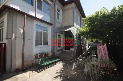 Nou! Ap. 4 cam., decom. situat in vila, et. 1, Orasul de Jos! - Slatina
