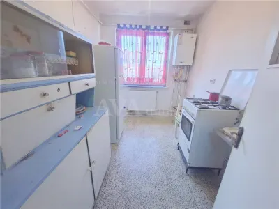 Apartament 2 camere semidecomandat, zona Garii - foto 3