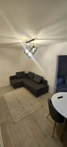 Mobilat si utilat modern la etajul 1 in bloc anvelopat - Timisoara