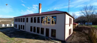 Imobil cu multiple utilitati - foto 2