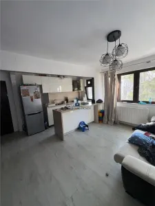 Apartament 4 camere Semidecomandat Berceni - Bucuresti