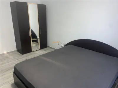 Garsoniera de inchiriat in Focsani , zona Gara , et 1/4 , renovata si mobilata complet - foto 3