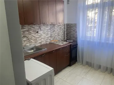 Garsoniera de inchiriat in Focsani , zona Gara , et 1/4 , renovata si mobilata complet - foto 7