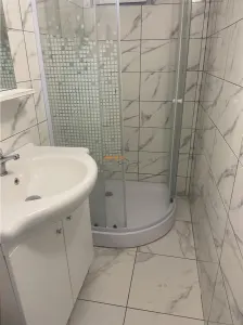 Garsoniera de inchiriat in Focsani , zona Gara , et 1/4 , renovata si mobilata complet - foto 9
