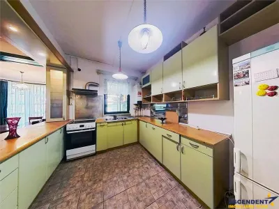 Vila individuala, arhitectura aparte, garaj, terasa,  balcon, Semicentral, Targu Mures. - foto 25