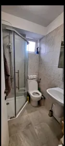 Decomandat cu 2 bai si 2 balcoane, etaj intermediar - foto 7