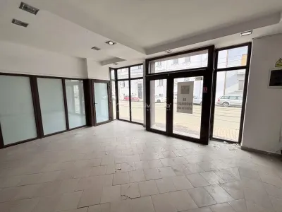 Spatiu comercial ultracentral - 250-750 mp - Vizibilitate excelenta - foto 2