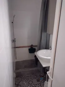 Garsonieră de închiriat – Cuza Vodă | 5 min de UMF | Terasă privată 30 mp - foto 5