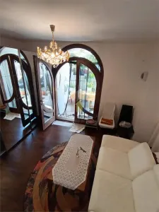 Casa Centru Istoric 4 camere , caramida, ,Sup terenului 272 mp - foto 4
