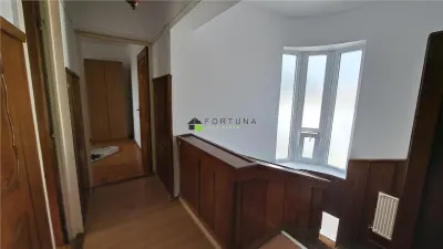 Penthouse 4 camere, mobilat si utilat modest, strada Toamnei - foto 10