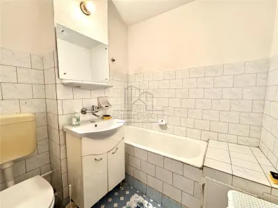 Închiriere apartament 2 camere, zona Bariera București - foto 11