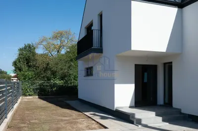 Vanzare casa tip duplex Campina , zona Muscel - foto 13