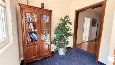 Vand apartament cu 4 camere pe 2 niveluri in casa in Reghin - foto 18