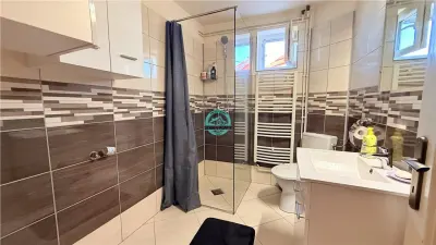Vand apartament cu 4 camere pe 2 niveluri in casa in Reghin - foto 9