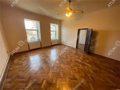 De vanzare apartament cu 2 camere si gradina situat in zona centrala a orasului Cisnadie - foto 1