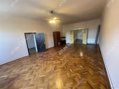 De vanzare apartament cu 2 camere si gradina situat in zona centrala a orasului Cisnadie - foto 3