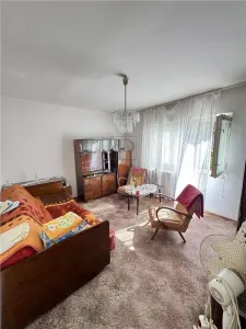 Bucovina, 2 Camere, Decomandat, Etaj 1 - foto 2