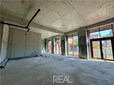 Spatii comerciale de inchiriat de la 72mp - foto 3