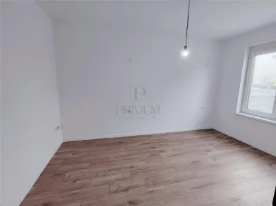 DUPLEX SPATIOS - ASFALT IN LUCRU - CURENT TRIFAZAT - foto 5