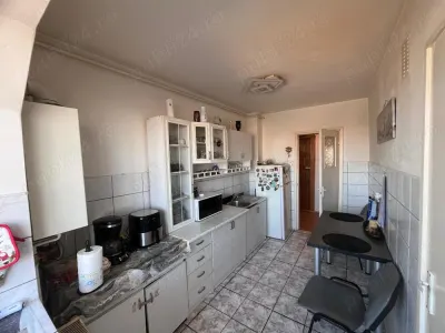 De vânzare: Ap. 3 camere decomandat, 70 mp, 2 bai, etaj 8/10 – Calea Bucuresti - Brasov