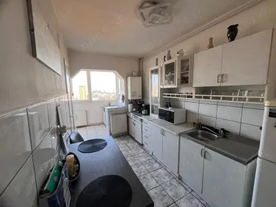 De vânzare: Ap. 3 camere decomandat, 70 mp, 2 bai, etaj 8/10 – Calea Bucuresti - foto 2