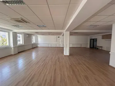 Spatiu comercial - zona excelenta - vizibilitate buna - centrala proprie - aer conditionat - foto 3