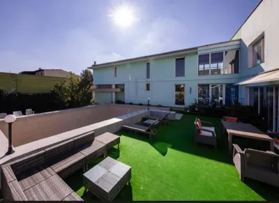 Proprietate 450 mp | Teren 1.000 mp | 7 camere | Piscina | Ideală pentru clinica medicală / investiție - foto 2
