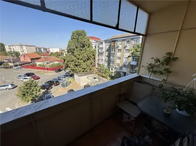 Apartament cu 3 camere, zona Nufarul - foto 11