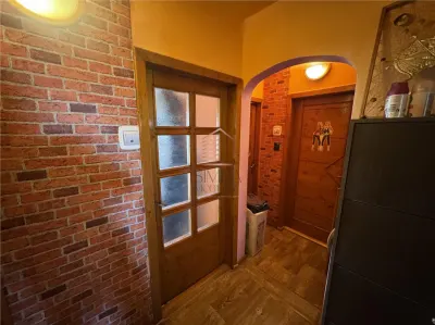 Apartament cu 3 camere, zona Nufarul - foto 3