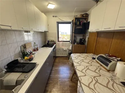 Apartament cu 3 camere, zona Nufarul - foto 4