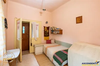 Casa cu istorie,3 camere,potential mansardare,1.840mp teren,in cadru linistit si retras,Central,Covasna - foto 6