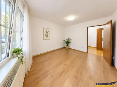 Decomandat si generos, 3 camere, 2 bai, potential de amenajare, Tractorul, Brasov - foto 6