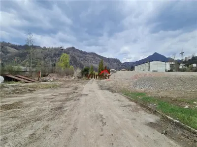 Vanzare Teren 1,7HA centru Petrosani - foto 2