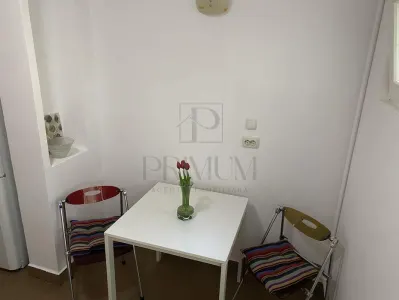 Apartament 2 camere | 40 mp | 1 minut de Medicina | Semidecomandat | Centrala proprie | AC | Balcon - foto 6