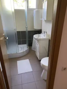 Apartament 2 camere | 40 mp | 1 minut de Medicina | Semidecomandat | Centrala proprie | AC | Balcon - foto 7
