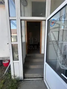 Spatiu comercial - zona linistita - aer conditionat  - 3 camere - 70 mp - foto 3