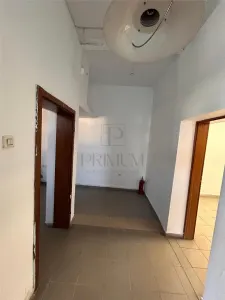 Spatiu comercial - zona linistita - aer conditionat  - 3 camere - 70 mp - foto 6