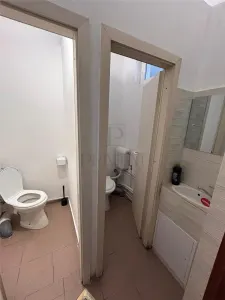 Spatiu comercial - zona linistita - aer conditionat  - 3 camere - 70 mp - foto 8