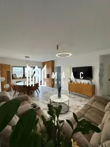 Apartament 3 camere de vânzare | Cisnadie | 2 curți - foto 1