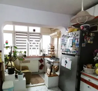 Apartament 3 camere I Decomandat I Zona Vasile Aaron - foto 2