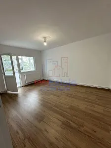 Dacia Bicaz Apartament 4 camere decomandat 82 mp Etaj 1 Renovat - Iasi