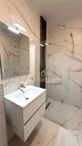 Apartament 2 camere cu curte proprie- Centrul Vechi, prima inchiriere - foto 5