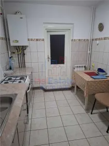 Apartament 3 camere decomandat, 65 mp, Pacurari - etaj 1, centrala proprie - foto 3