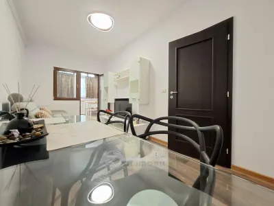 Apartament 3 camere decomandat, capat Cug Valea Adanca, bloc  2022, etaj 1, baie cu geam, parcare privata, liber - foto 7